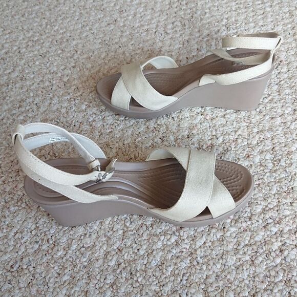 Crocs Leigh II Crossstrap Wedge Sandal Size 9 Oatmeal/Mushroom color - Picture 4 of 16
